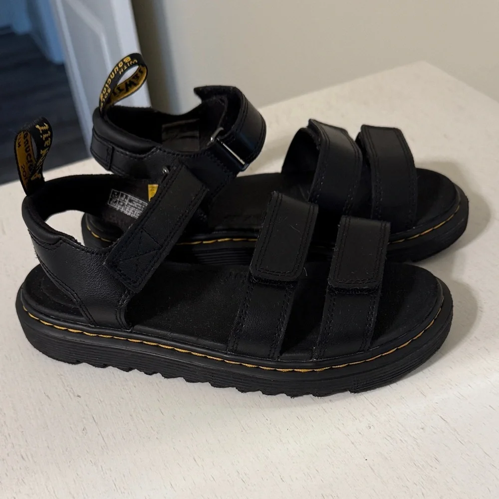 Dr. Martens Junior Klaire Y Black Strappy Sandals / Size 6 / T Lamper Leather